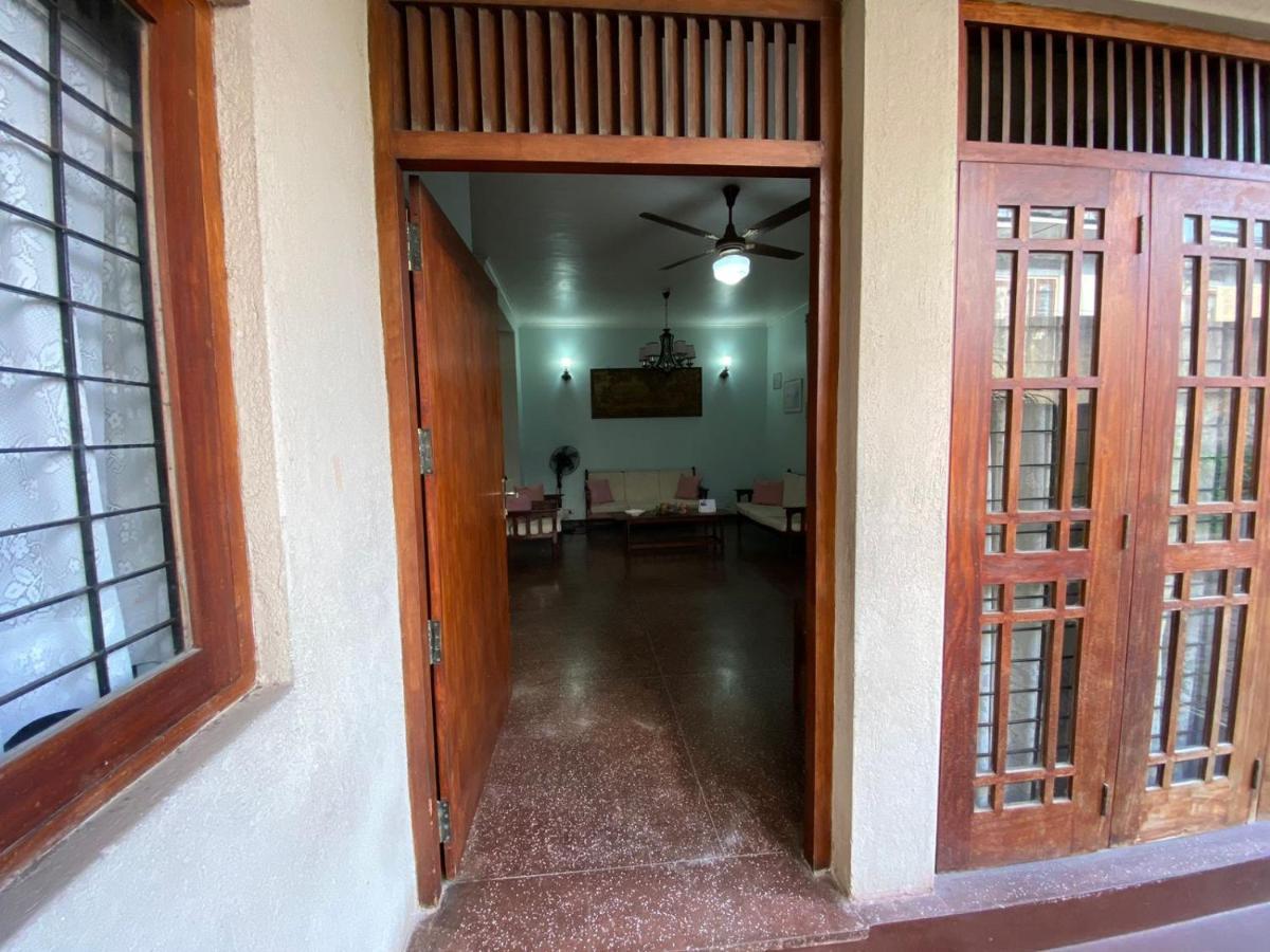 Bed and Breakfast Oasis Colombo Esterno foto