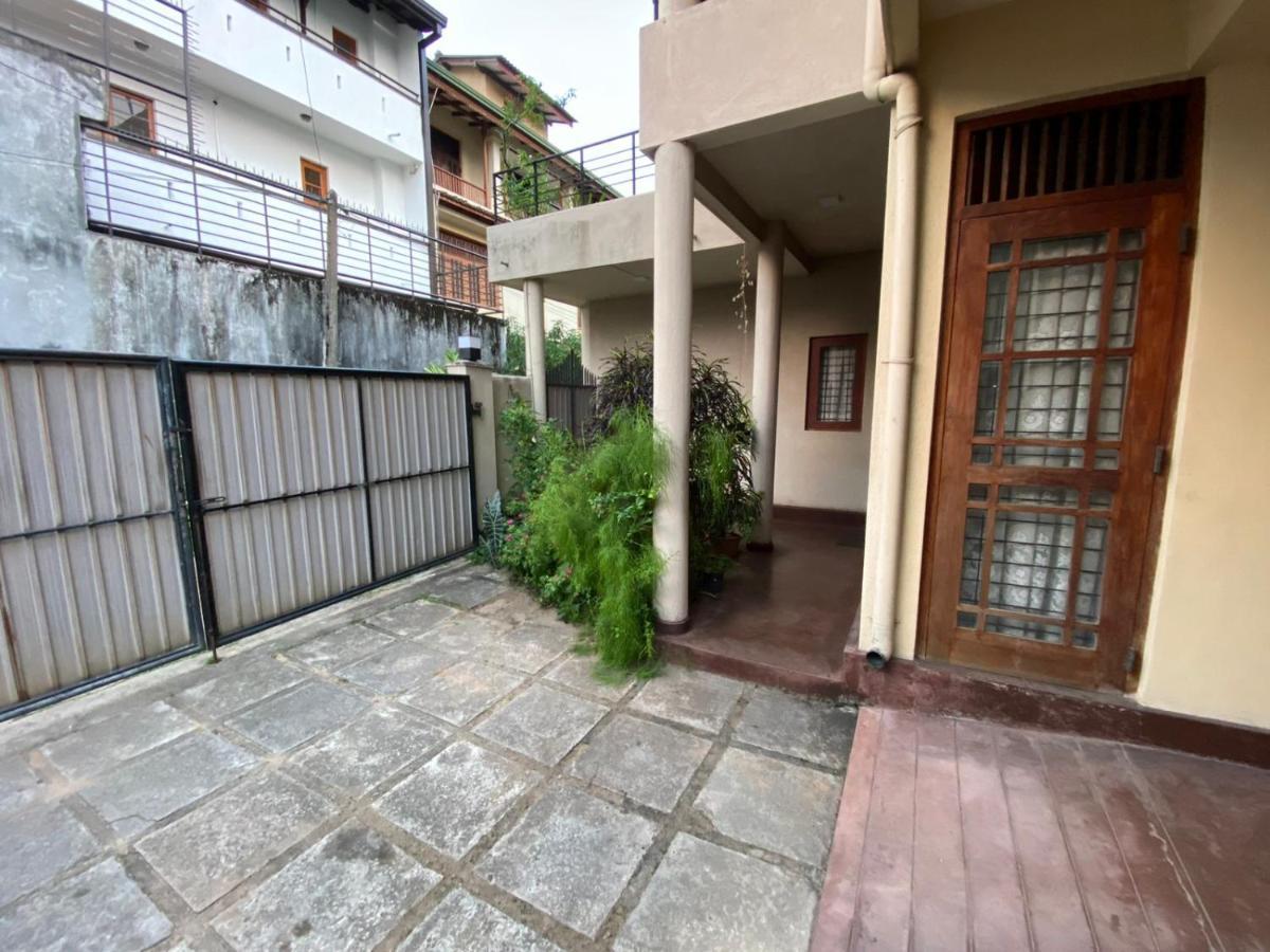 Bed and Breakfast Oasis Colombo Esterno foto