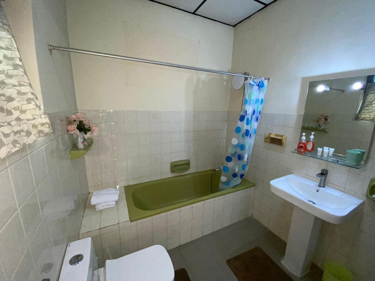 Bed and Breakfast Oasis Colombo Esterno foto