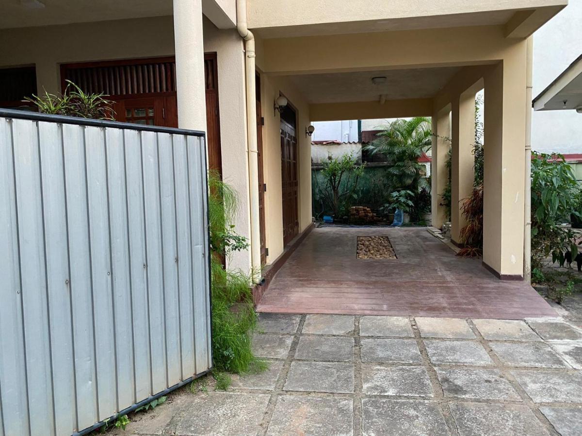 Bed and Breakfast Oasis Colombo Esterno foto